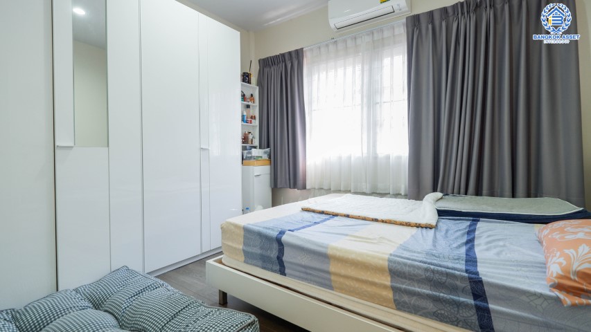 *****บ้านแฝดมือสองย่านนนทบุรี ม.ซื่อตรง รัตนาธิเบศร์ เนื้อที่ 36 ตร.ว. ฟังก์ชัน 3 ห้องนอน 3 ห้องน้ำ 1 ที่จอด แถมฟรี! 4 เครื่องปรับอากาศ 1 เครื่องทำน้ำอุ่น 1 เครื่องดูดควัน บนทำเลยอดเยี่ยม เพียง 3 นาทีถึงรถไฟฟ้าสาสยสีม่วง "สถานีไทรม้า" ใกล้เซ็นทรัล รัตนาธิเบศร์ และทางด่วน "งามวงศ์วาน"